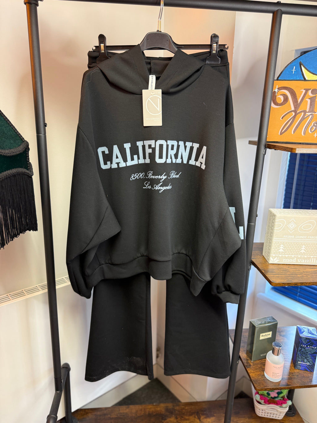 California Slogan Hoodie – Black (One Size)
