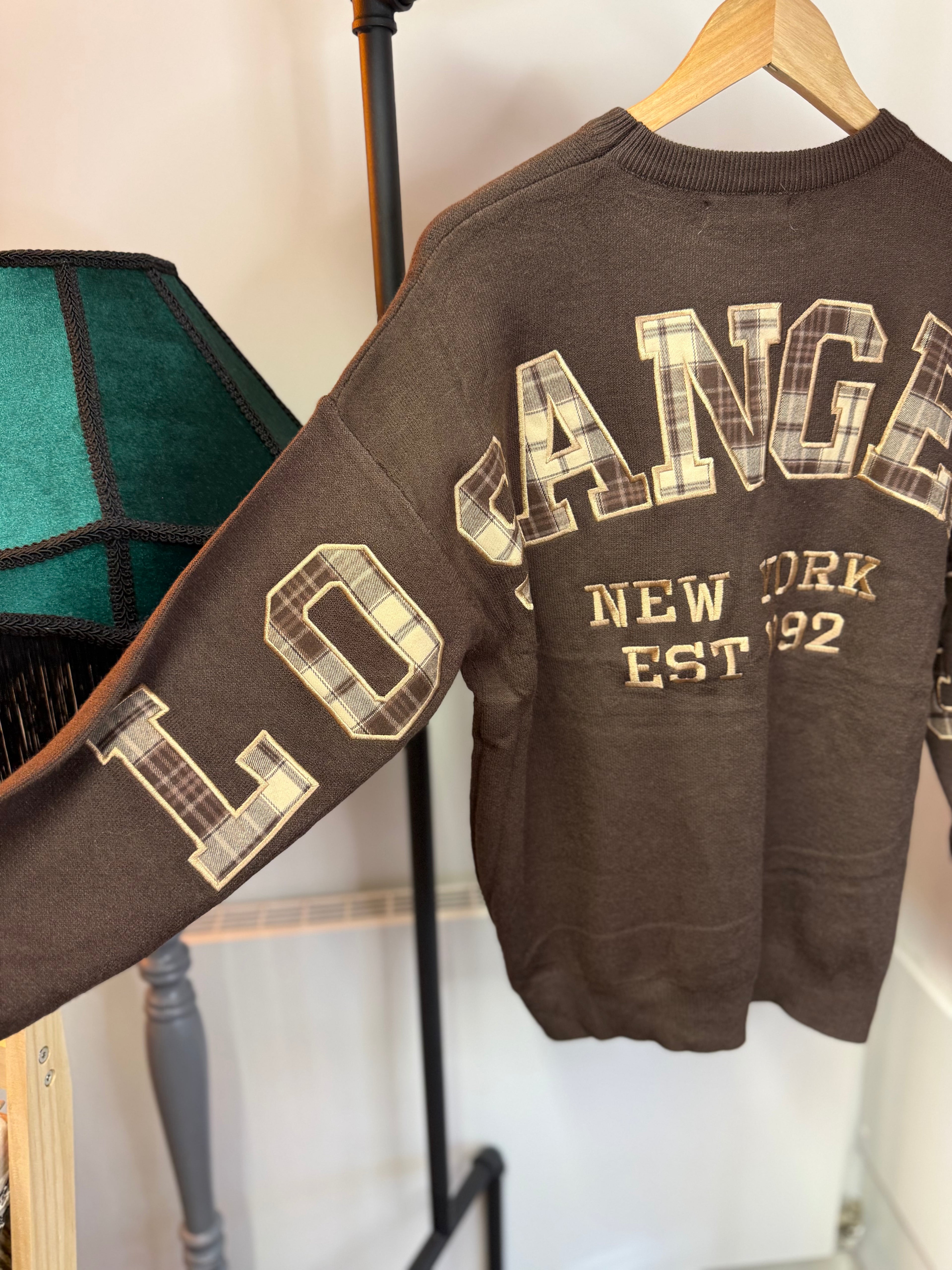 Los Angeles Slogan Knit Jumper – Chocolate Brown (One Size)